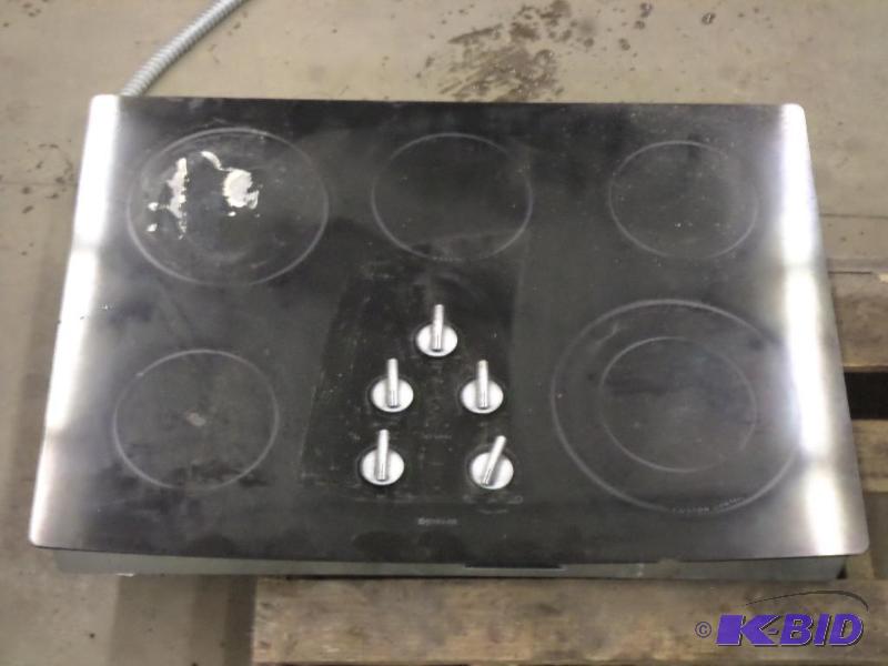 lot 126 image: Jenn-Air 230Volt 5-Burner Stove Top...