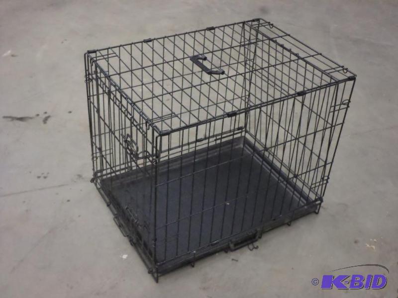 lot 133 image: Collapsible Mid-Sized Pet Kennel...