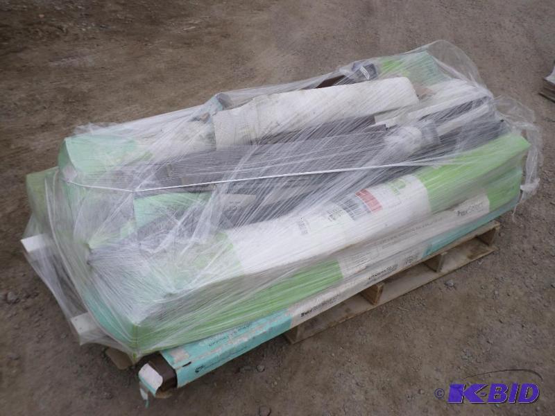 lot 15 image: Pallet Of Misc Bundles Of Unused Trex 6 Cro...