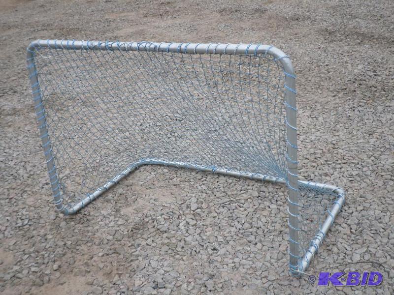 lot 25 image: Aluminum Framed Hockey Net...
