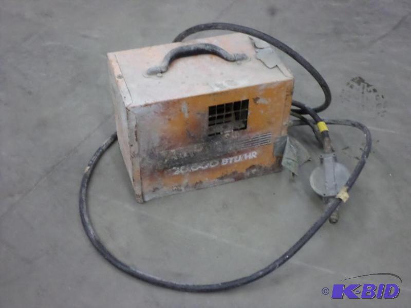 lot 48 image: 30000 BTU LP Shop Heater With Hose & Regu...