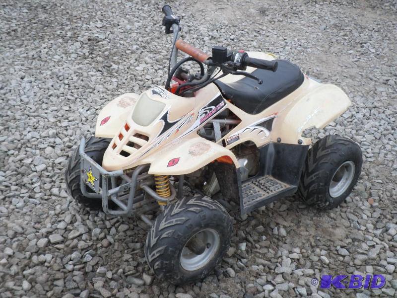 lot 6 image: 2005 Roketa 49cc Gas-Powered ATV, 4-Stroke, 2...