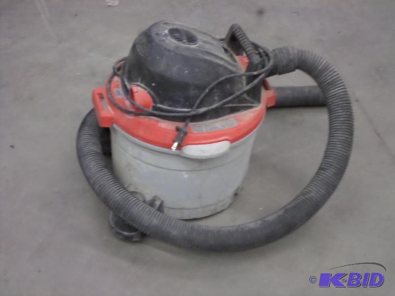 lot 60 image: Ridgid 6-Gallon Shop Vac, Missing (2) Wheels...