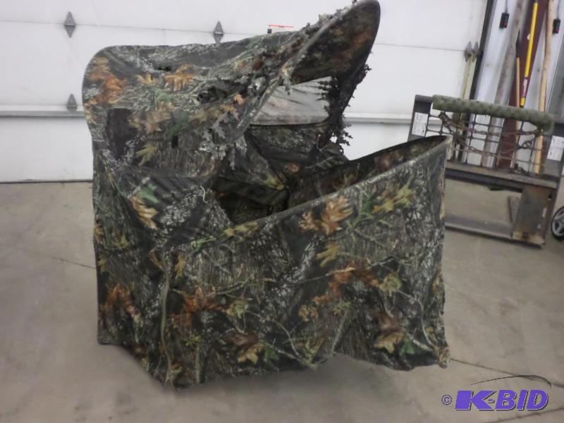 lot 93 image: Quick-Sit Portable Chair Blind, Has Mouse Hol...