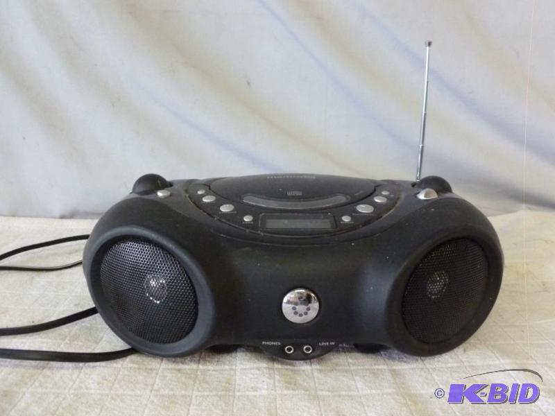 lot 122 image: Memorex shelf radio with cd player....