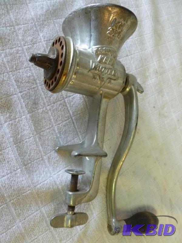 lot 124 image: Vintage Keen Kutter&nbsphand meat grinder, p...