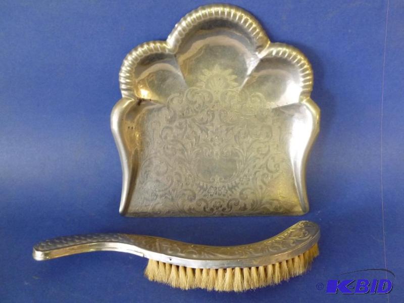 lot 138 image: Vintage crumb scraper and brush set. ...