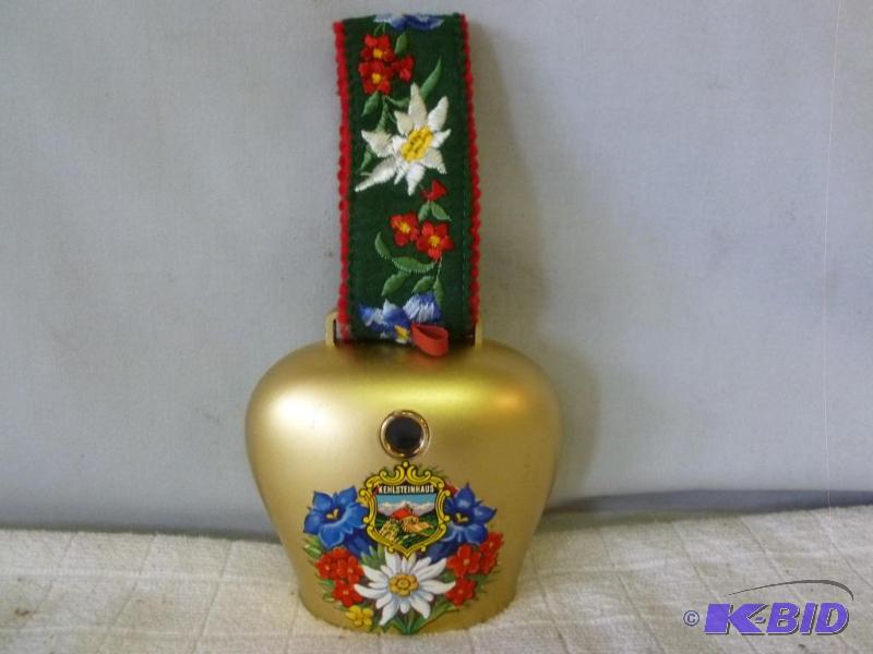 lot 139 image: Vintage Kehlsteinhaus&nbspmusic box  pictur...