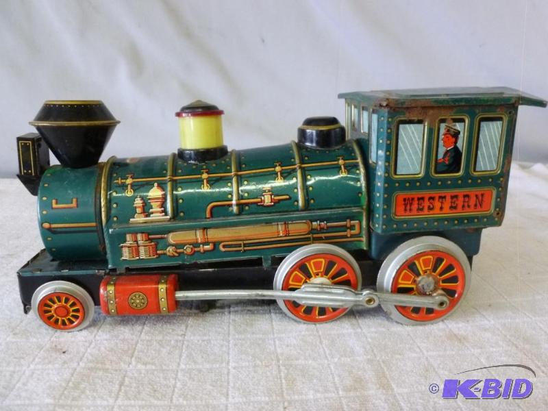 lot 142 image: Large Vintage Modern Toys - Western metal bat...