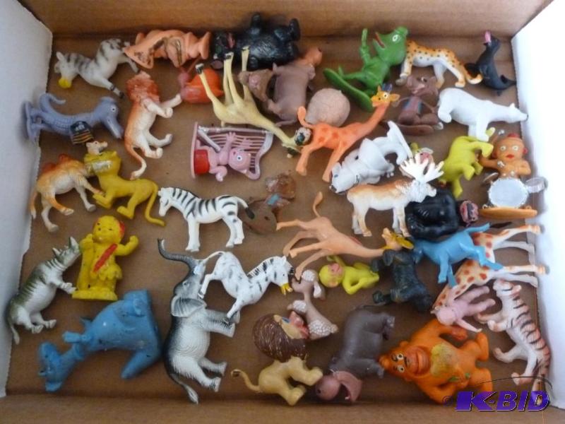 lot 143 image: Large lot of toy animal figurines. ...