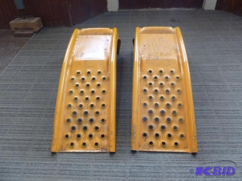 lot 177 image: Tru - Cut Automotive heavy duty steel car ram...