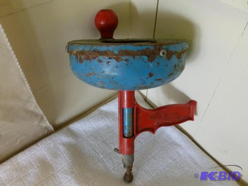 lot 44 image: Vintage Chicago Specialty Manufacturing Co. -...