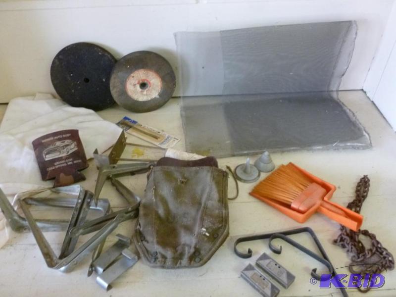 lot 50 image: This lot consists of a vintage U.S military p...