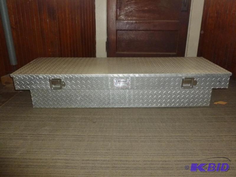 lot 6 image: Ultima heavy duty aluminum truck tool box tha...