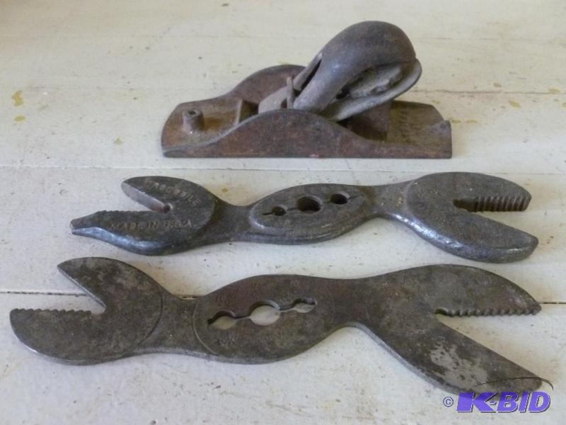 lot 66 image: This lot consists of a Hawkeye Wrench Co. and...
