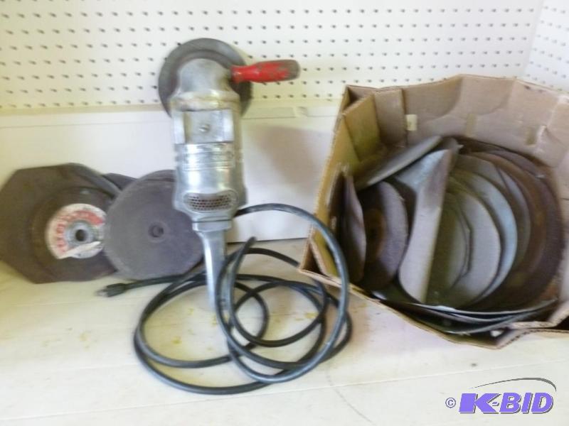 lot 67 image: Milwaukee Heavy Duty 9" - 4400 rpm ...