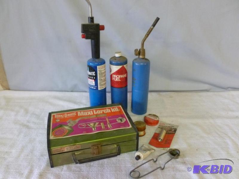 lot 68 image: This lot consists of a&nbspBernz O Matic tor...