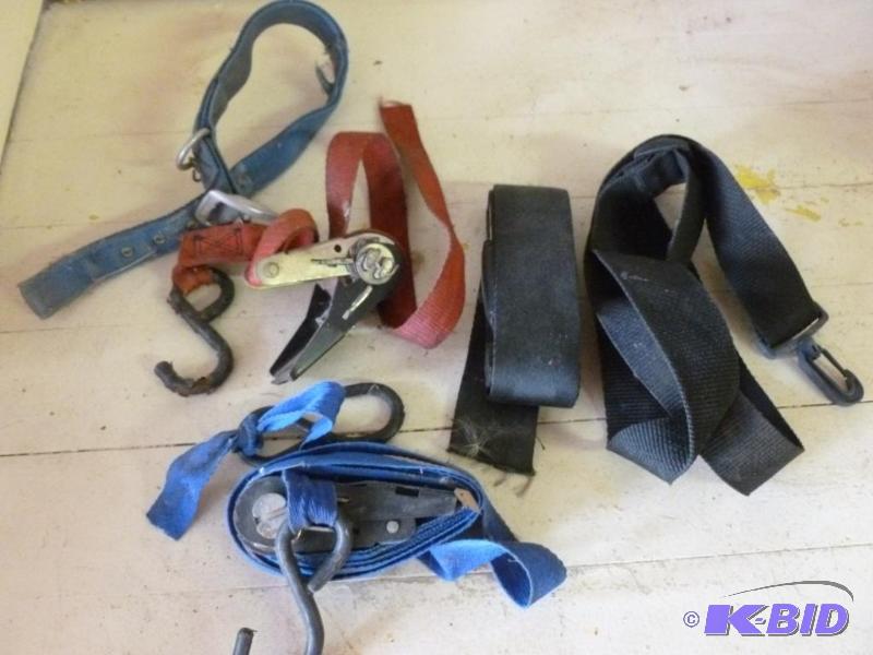 lot 72 image: Lot of two ratchet straps, GM belt buckle and...