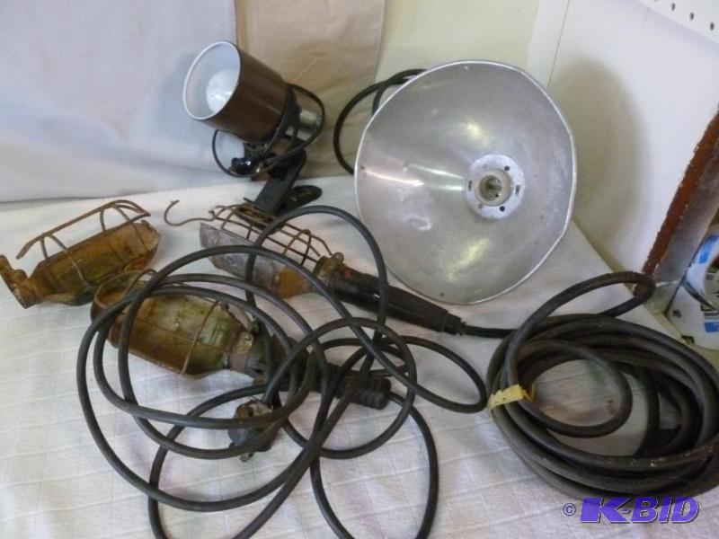 lot 75 image: Lot of two trouble lights, heat lamp and clam...