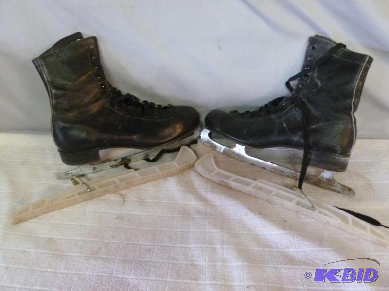 lot 90 image: Vintage MC Incorporated mens figure skates s...