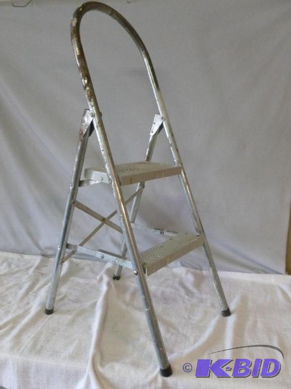 lot 99 image: Heavy duty aluminum step stool. ...