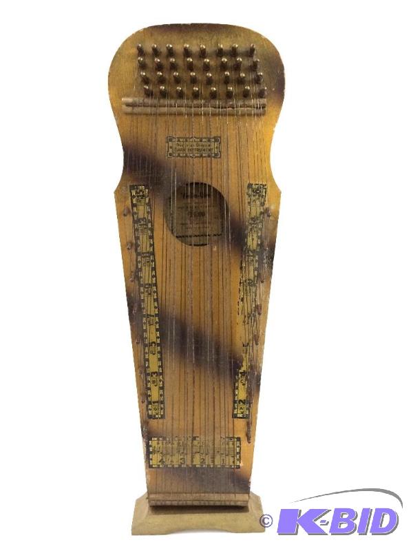 lot 21 image: Marx Violin-Uke