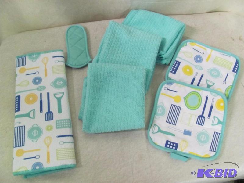 7 Piece Kitchen Textiles Lot