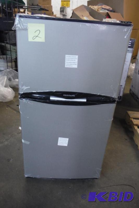 lot 2 image: Frigidaire FFPS4533QM Compact Refrigerator with 4.5 cu. ft. Capacity in Silver Mist