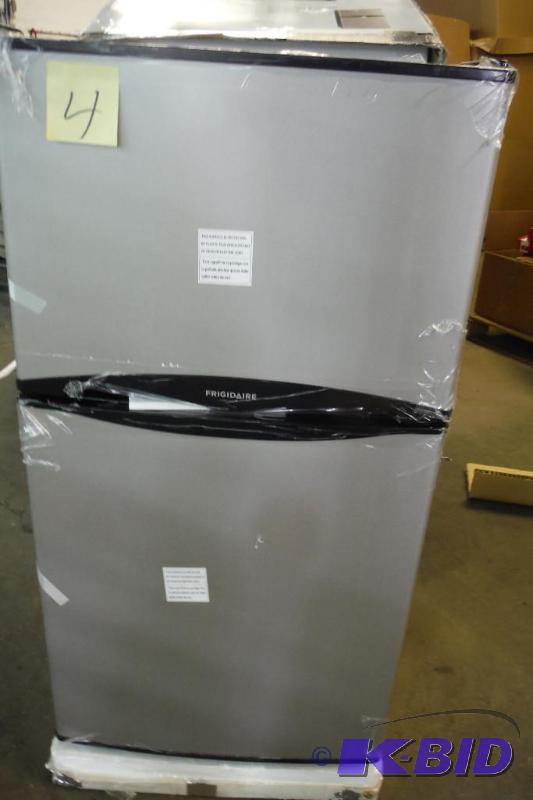 lot 4 image: Frigidaire FFPS4533QM Compact Refrigerator with 4.5 cu. ft. Capacity in Silver Mist