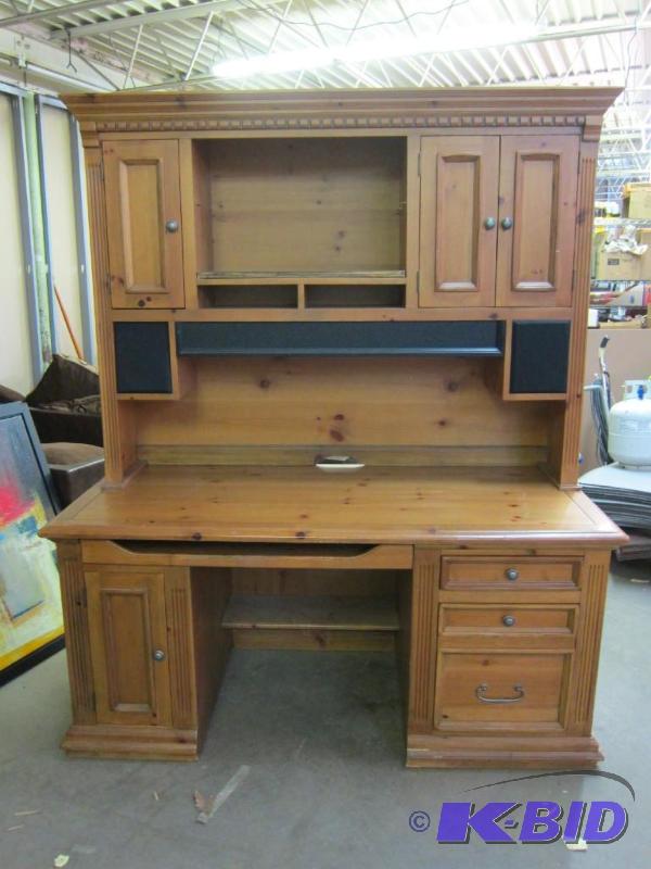 Desk w Hutch