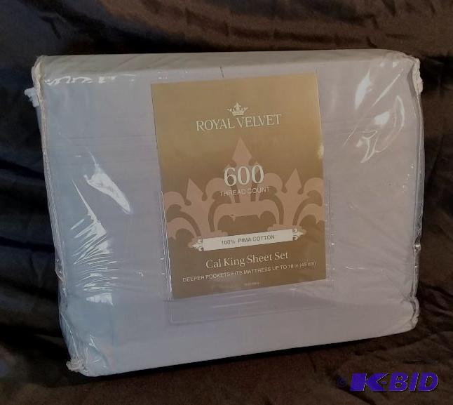Royal Velvet Powder Blue   600 Thread Count   Cal King Sheet Set  New in Package All there.