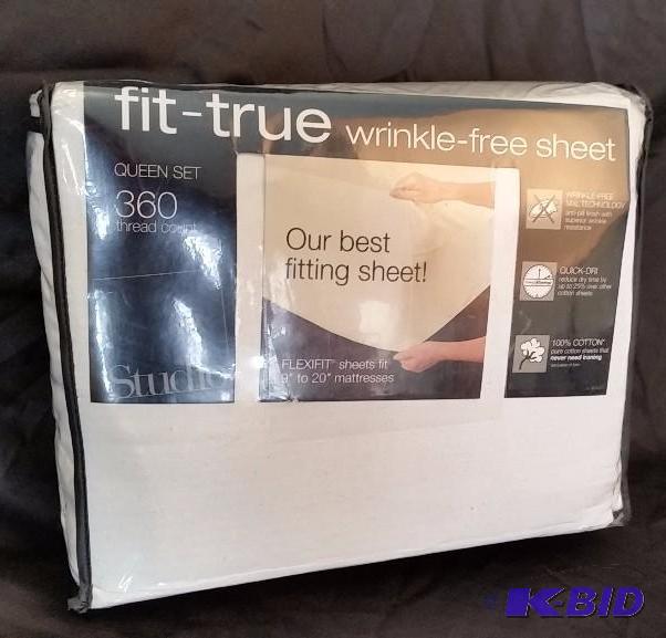 Studio off White  360 Thread Count Queen Size Sheet set.  New in Package.  All there