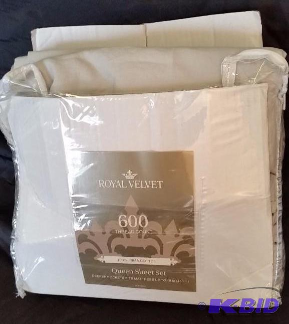 Royal Velvet Light Silver 600 Thread Count Queen Size Sheet Set.  New in Package  All there.