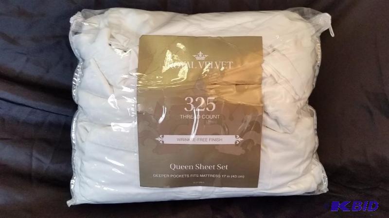 Royal Velvet White 325 Thread Count Queen Sheet Set.  Customer Return.  Used but clean