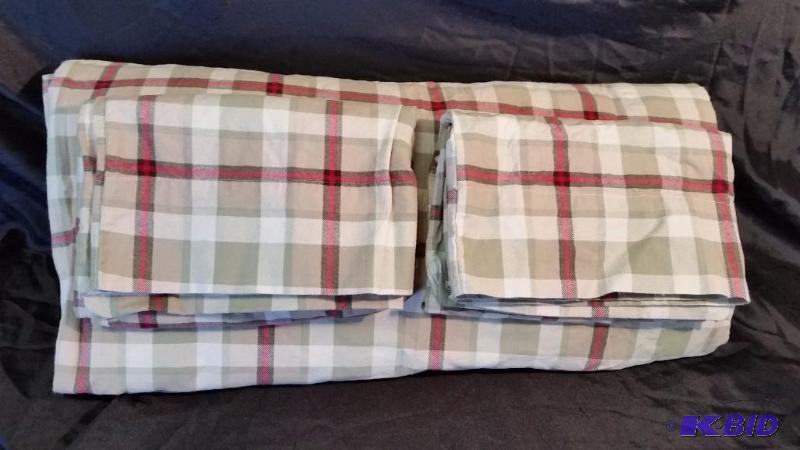 Out of Package. Customer Return Oatmeal Plaid Flannel  Queen Size Complete Set