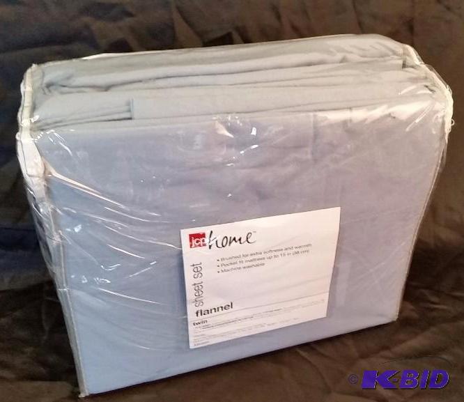 Jcp Home New in Package Slat Blue Twin Size Flannel Sheet Set.  Complete Set