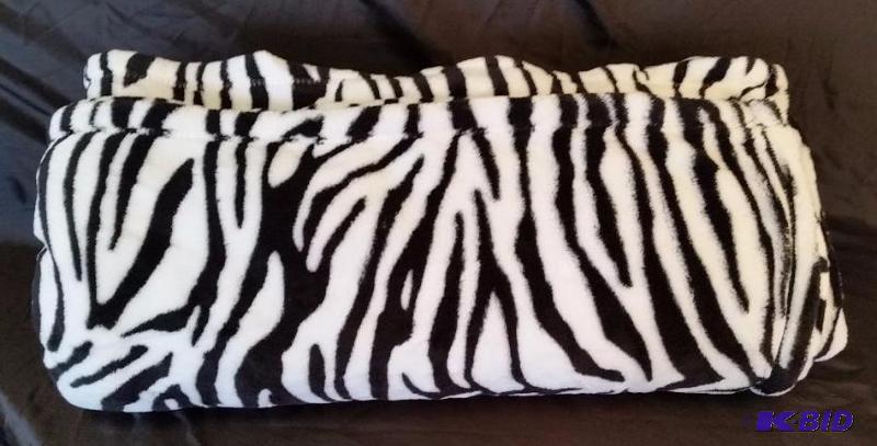 Out of Package.  Zebra Print Super Plush Throw Blanket.  Overstock Missing Packaging