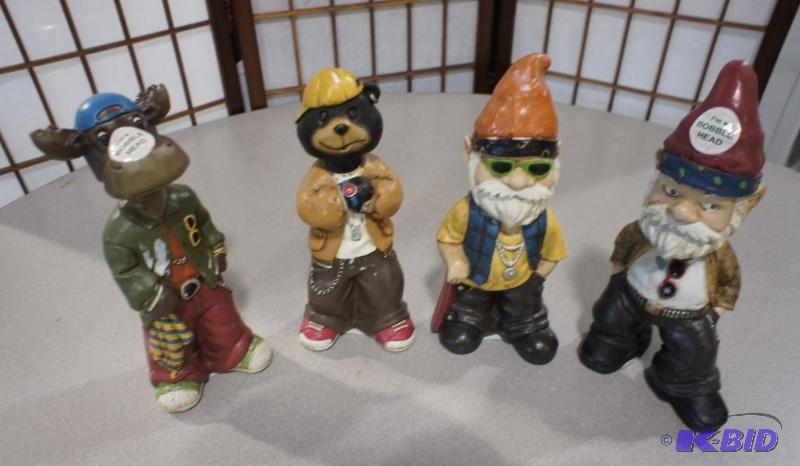 New - Lot of (4) Bobblehead&nbspyard art (Mo...