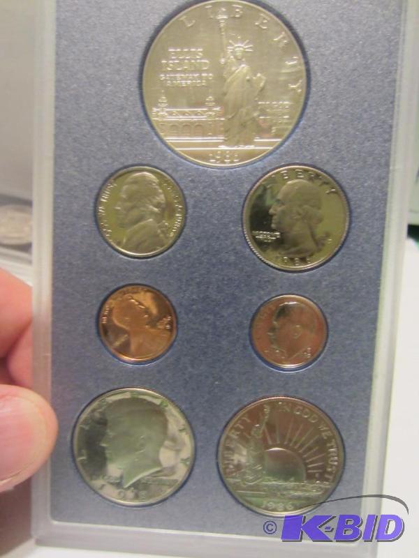 1986 US MINT PRESTIGE PROOF SET WITH EXCLUSIVE 90% SILVER DOLLAR AND EXCLUSIVE CLAD HALF DOLLAR
