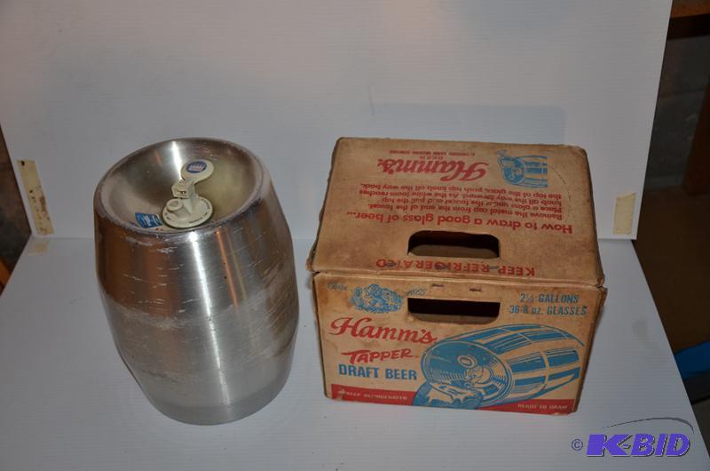 lot 100 image: Vintage Hamms Beer keg 2.25 gallons in origi...
