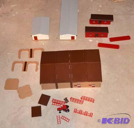 lot 129 image: Vintage farm set - hog sheds, chicken coops, ...