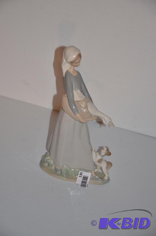 lot 130 image: Lladro figurine 12" tall...