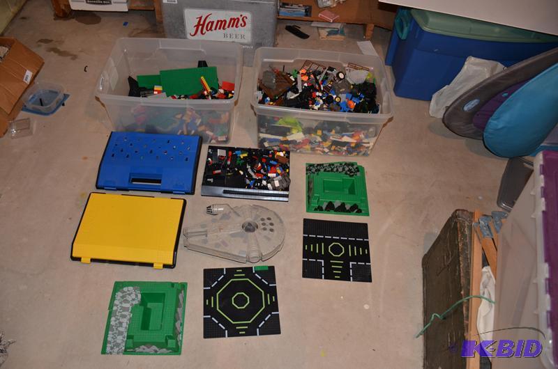 lot 139 image: Vintage Legos & Construx...
