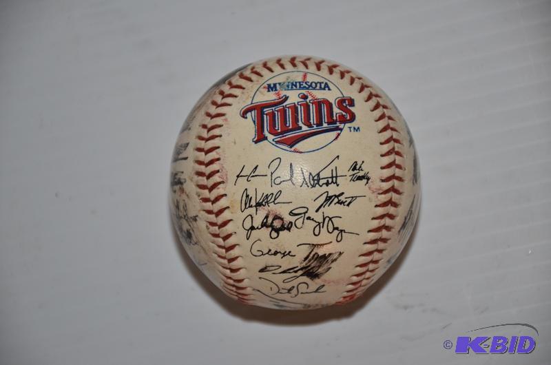 lot 147 image: Signed autographed baseball Minnesota Twins...