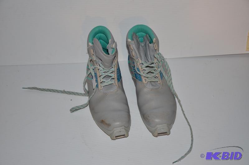 lot 149 image: SNS nordic ski boots size 45...