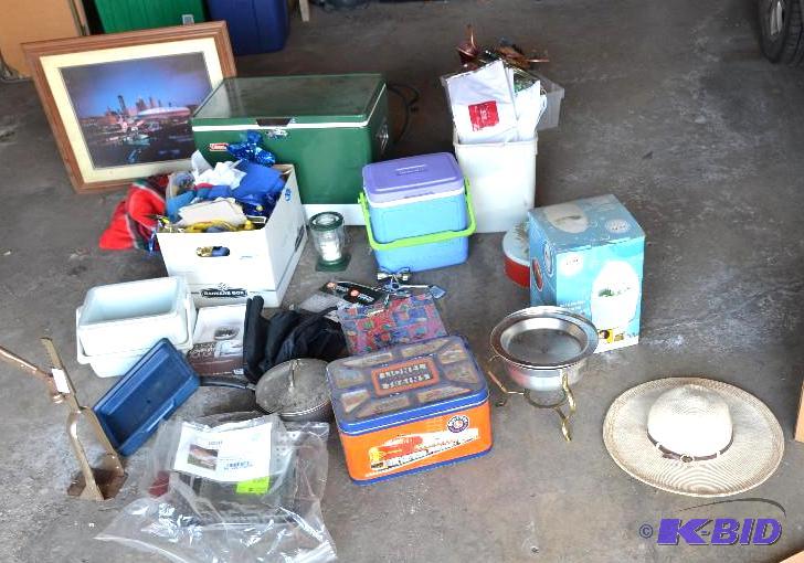 lot 151 image: Lionel Trains tin, 2 ice coolers, bottle cork...