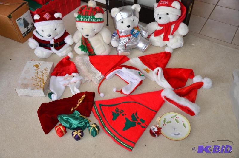 lot 154 image: Santa Bear collection 2001, 2006, 1998, 1986...