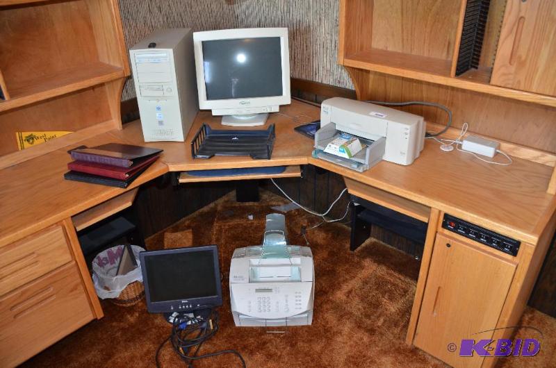 lot 182 image: Deskjet 722c, HP LaserJet 3200, Dell Monitor ...