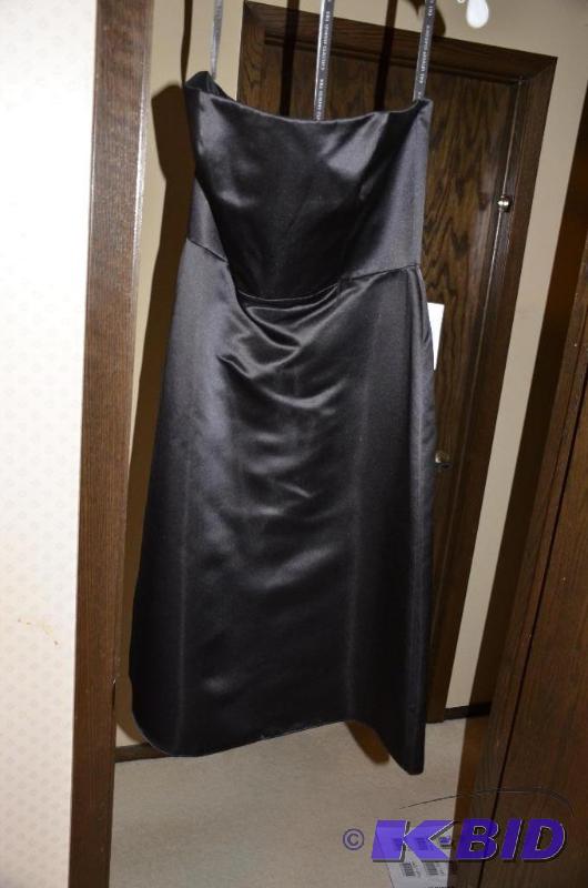 lot 187 image: Prom dress Bill Levkoff Classics size 12 blac...