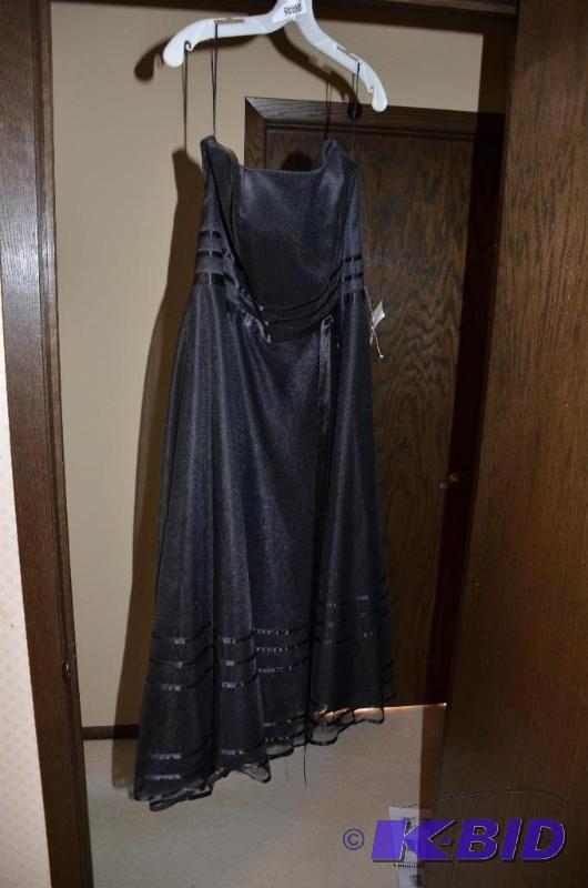 lot 190 image: Prom dress black size 16...